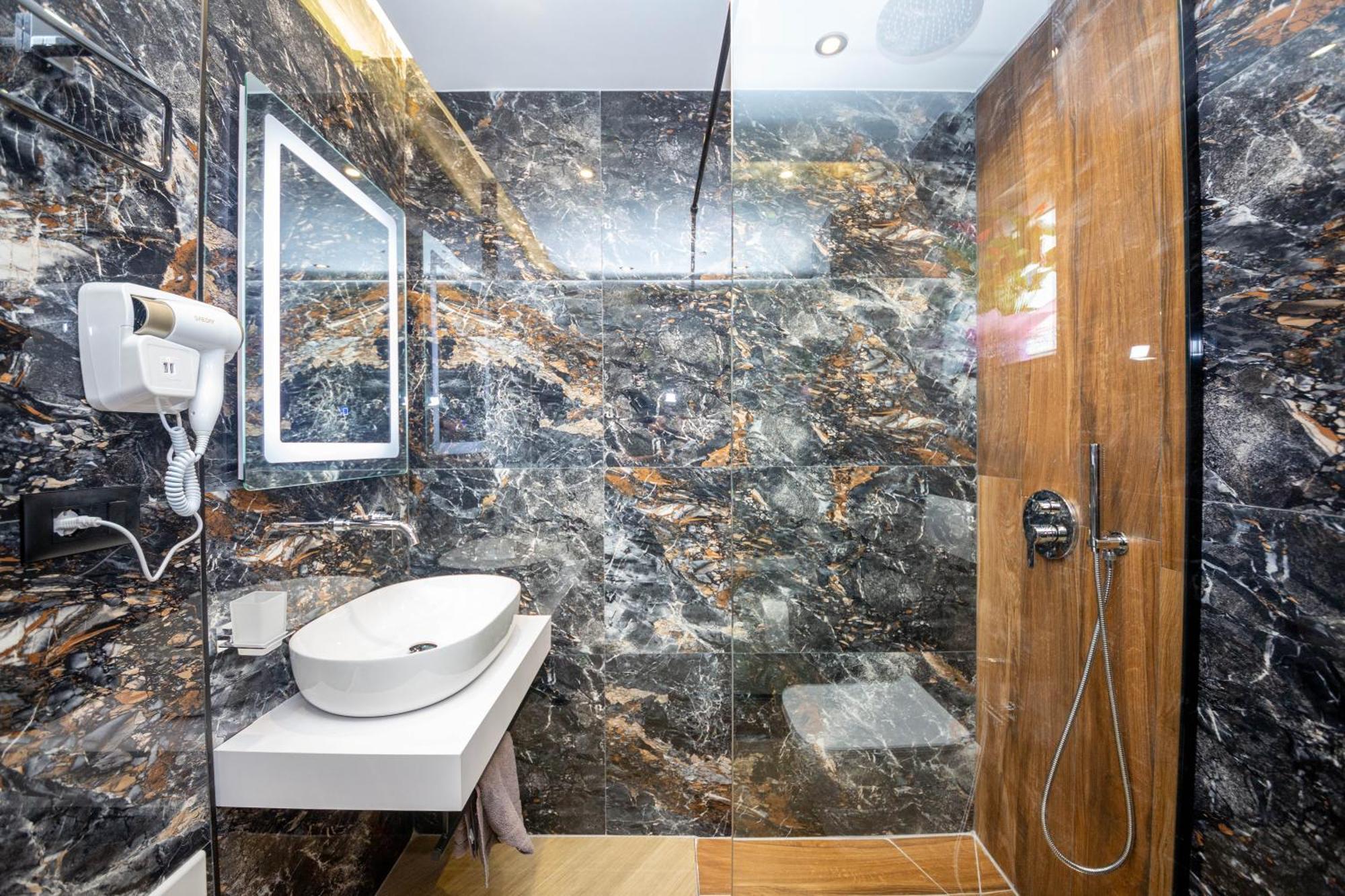 Hotel New Crystal Εξαμίλιο Εξωτερικό φωτογραφία