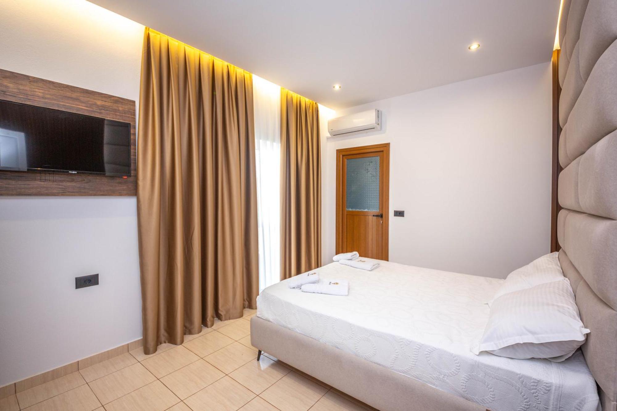Hotel New Crystal Εξαμίλιο Εξωτερικό φωτογραφία
