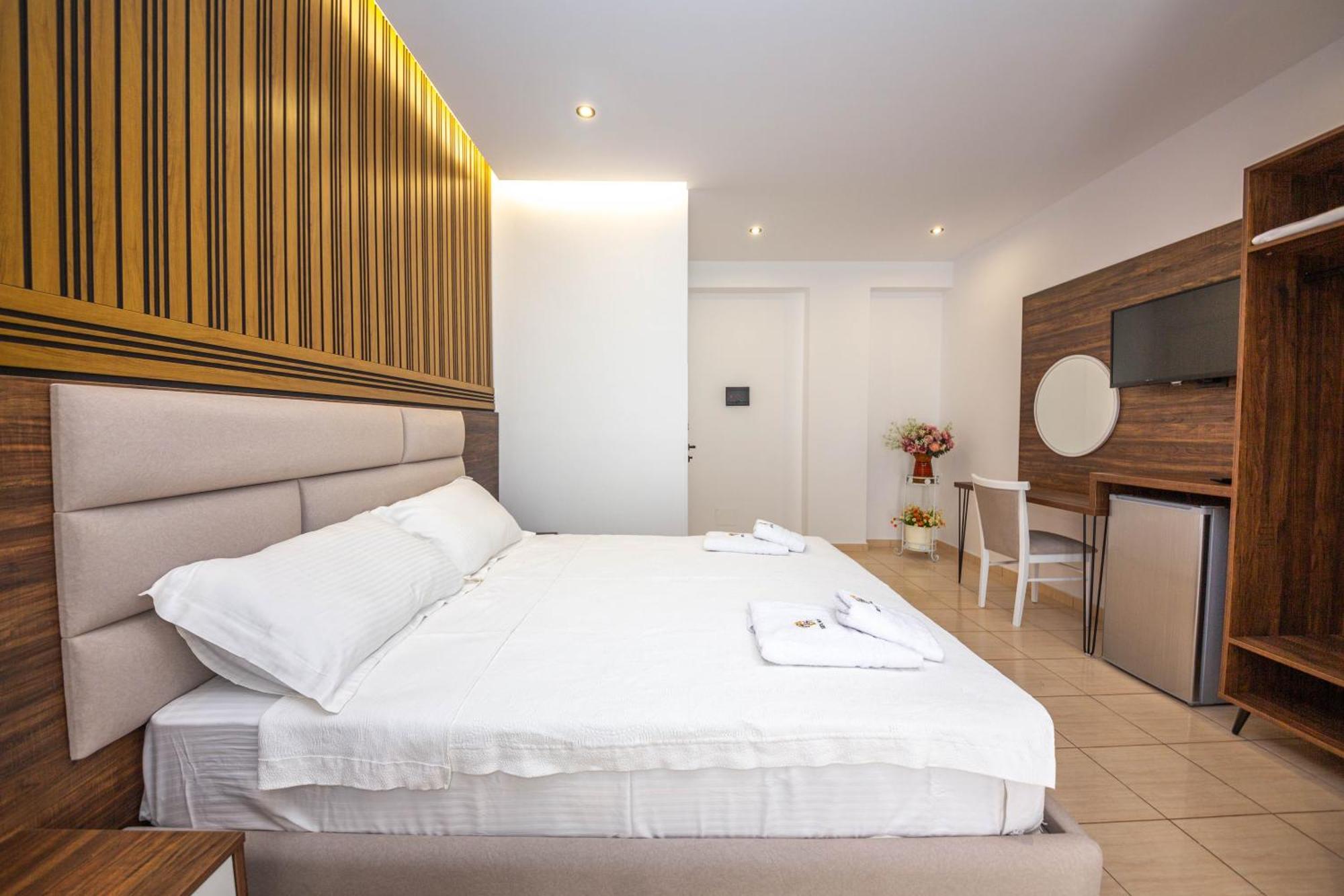 Hotel New Crystal Εξαμίλιο Εξωτερικό φωτογραφία