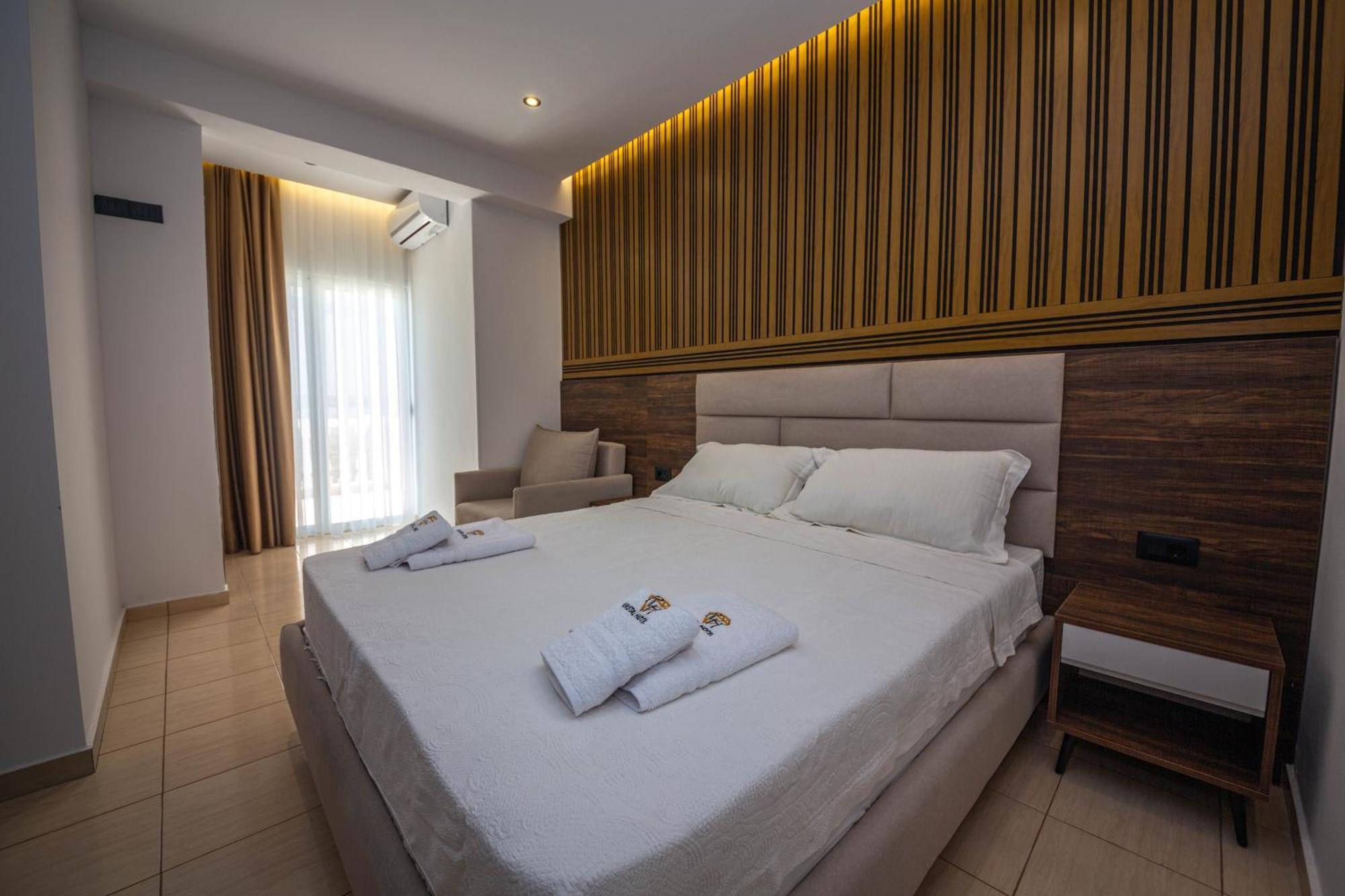 Hotel New Crystal Εξαμίλιο Εξωτερικό φωτογραφία