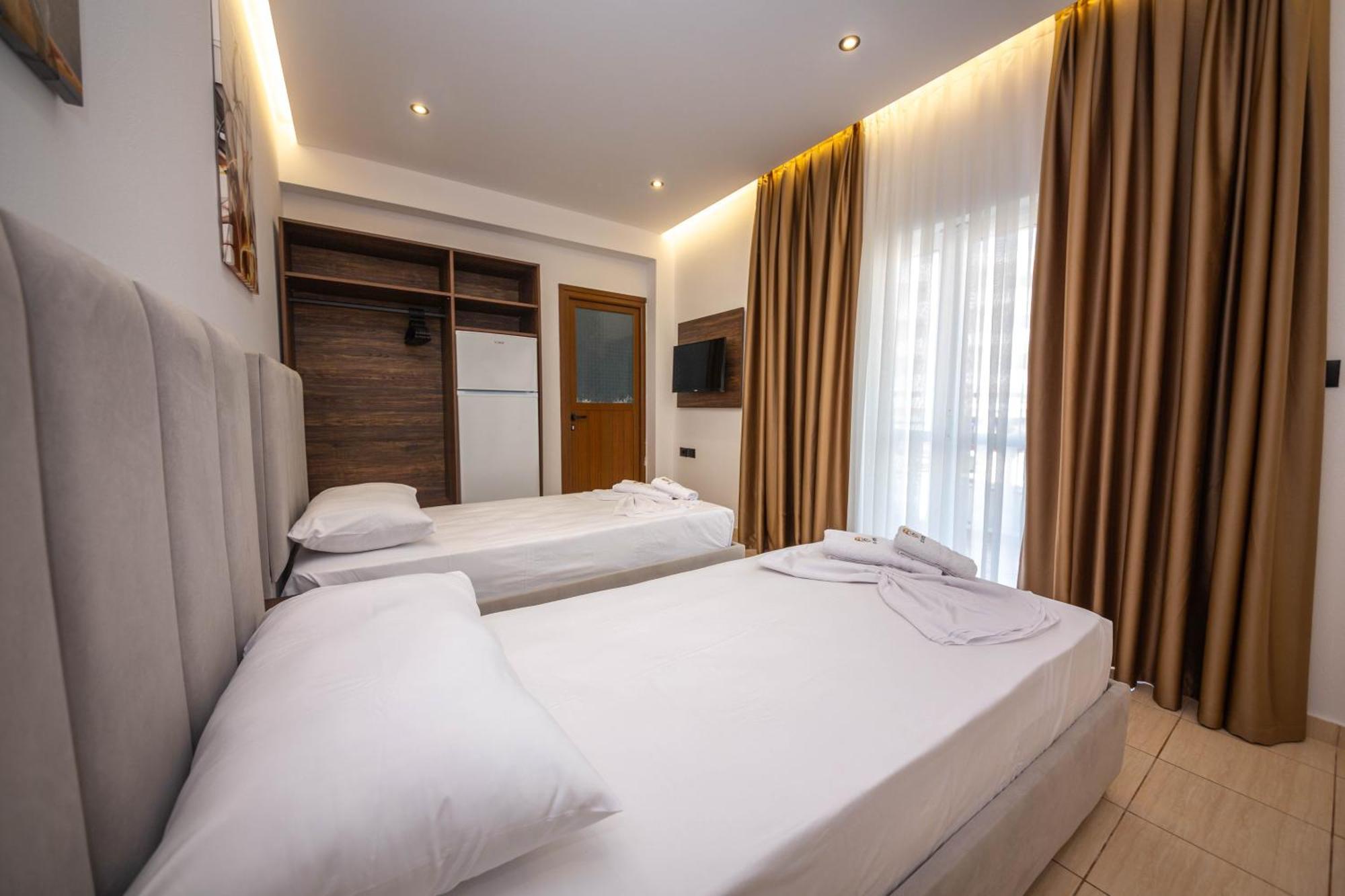 Hotel New Crystal Εξαμίλιο Εξωτερικό φωτογραφία